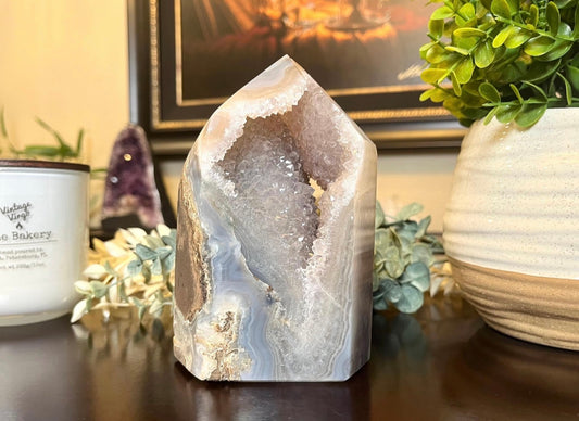 Druzy agate tower with portal and basalt inclusions